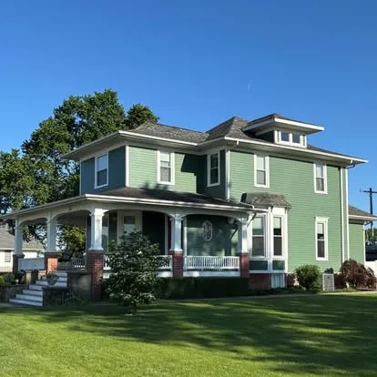 House with fresh exterior paint in Springfield Illinois